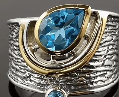 Sparkling Teardrop Ring